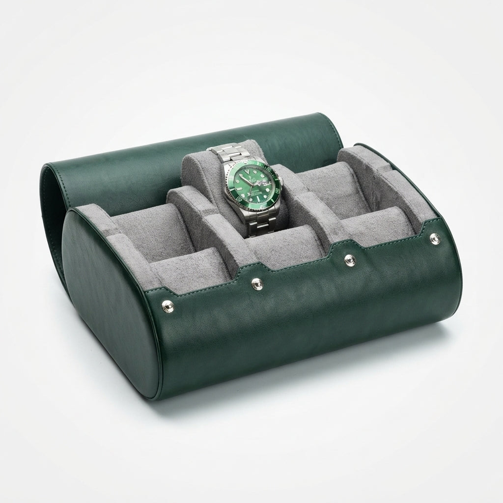 Étui à Montres 6 Emplacements – Villiers, vue de trois quarts sur fond clair, finition Vert Forêt & Gris, avec montres