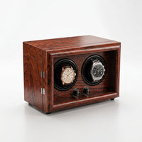 Remontoir Automatique 2 Montres – Kléber, vue de trois quarts sur fond clair, finition Bois Acajou, avec montres installées