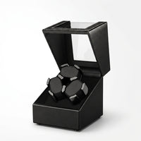Remontoir Automatique 3 Montres – Montaigne, vue de trois quarts sur fond clair, finition noire