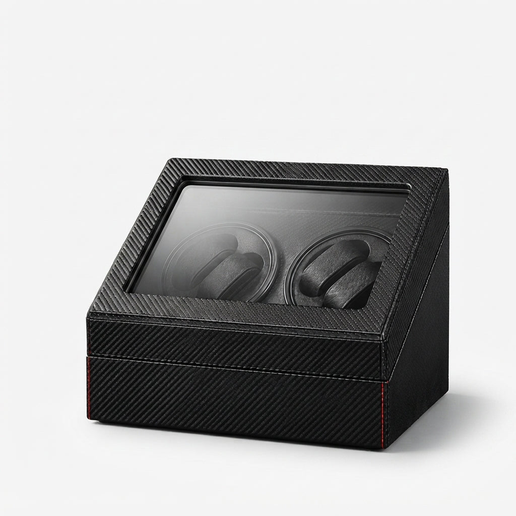 Remontoir Automatique 4 Montres + Rangement 6 Montres – Madeleine, vue de trois quarts sur fond clair, finition noire