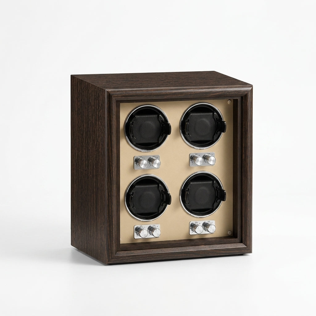 Remontoir Automatique 4 Montres – Solférino, vue de trois quarts sur fond clair, finition Bois Noyer & Ivoire