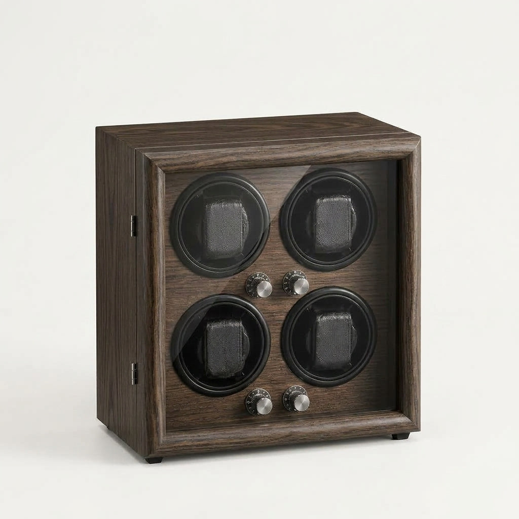 Remontoir Automatique 4 Montres – Wagram, vue de trois quarts sur fond clair, finition Bois Noyer